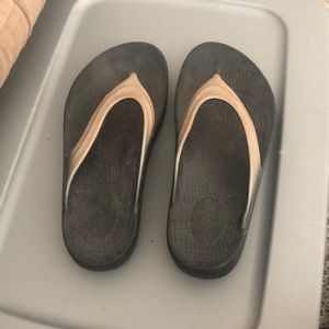 Oofos sandals womens sz 7 tan